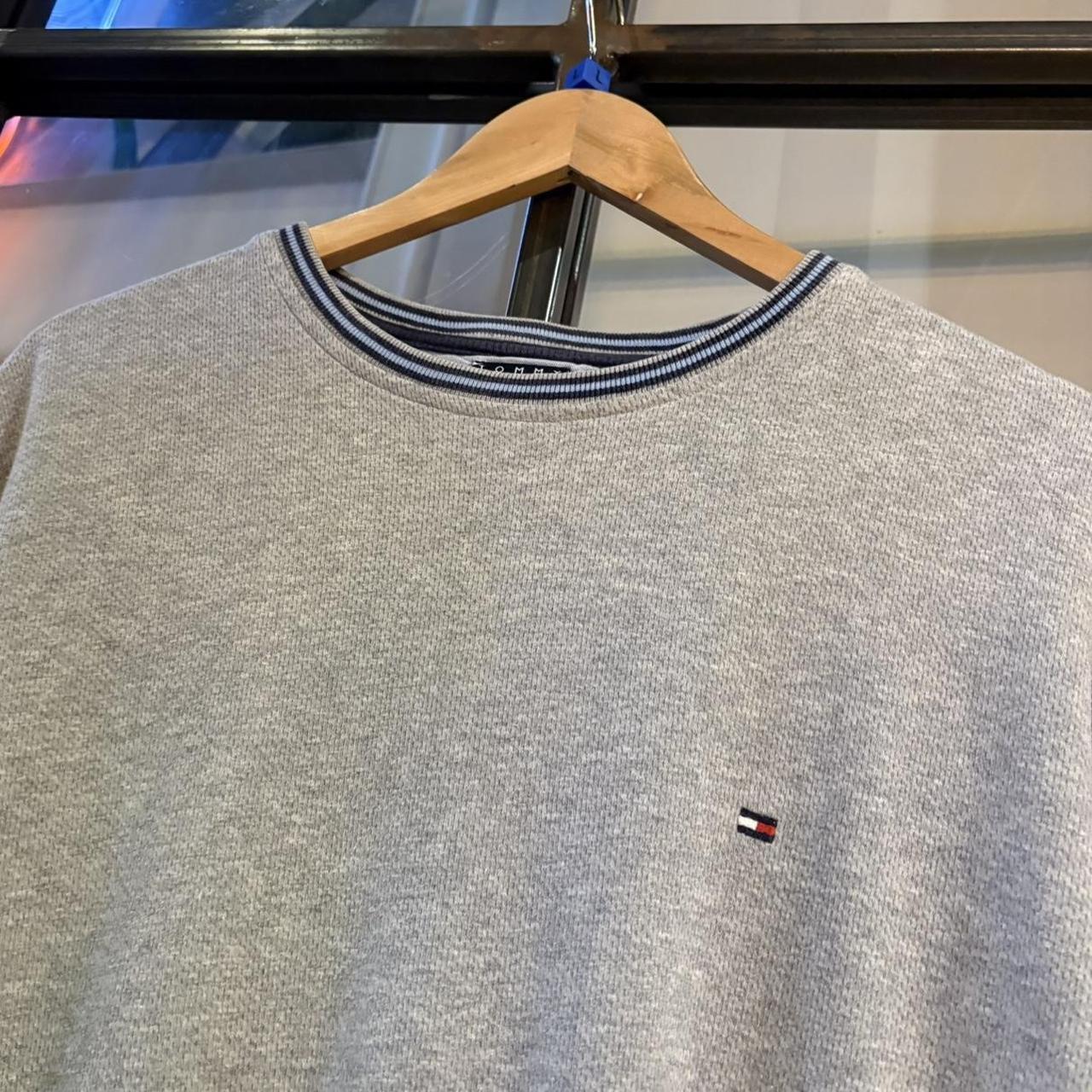 TEE433P - Vintage Retro Essential Grey Tommy Hilfiger with Small Embroidered Chest Logo Top Tee T-shirt #y2k #tommy #oldmoney #preppy #basic