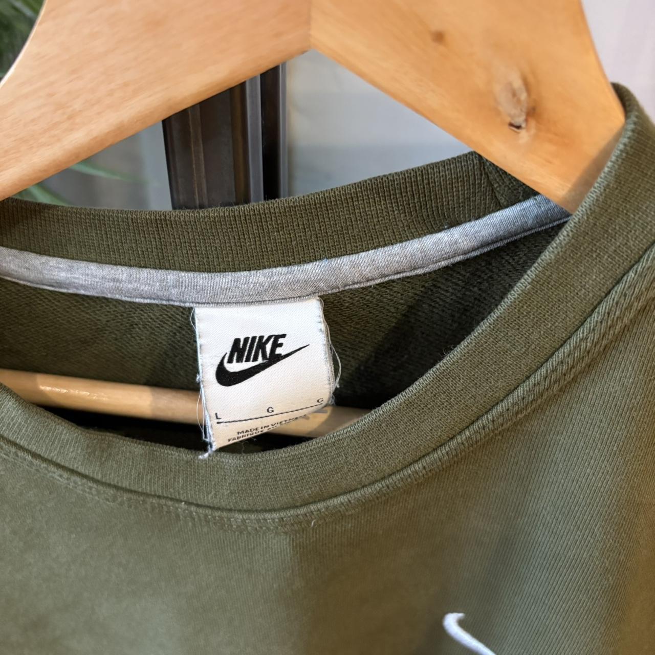 MA0202Z-P - Vintage Retro Essential Green Nike Crewneck Jumper Sweatshirt with  embroidered swoosh logo #90s #sportswear #essential #y2k #nike