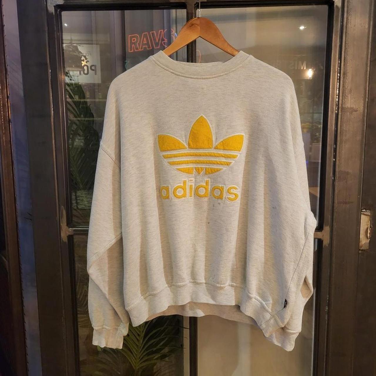 SWT122 - Vintage 90s light grey yellow essential Adidas originals trefoil felt big logo spell out sweatshirt crewneck jumper 90s era boxy & cropped fit