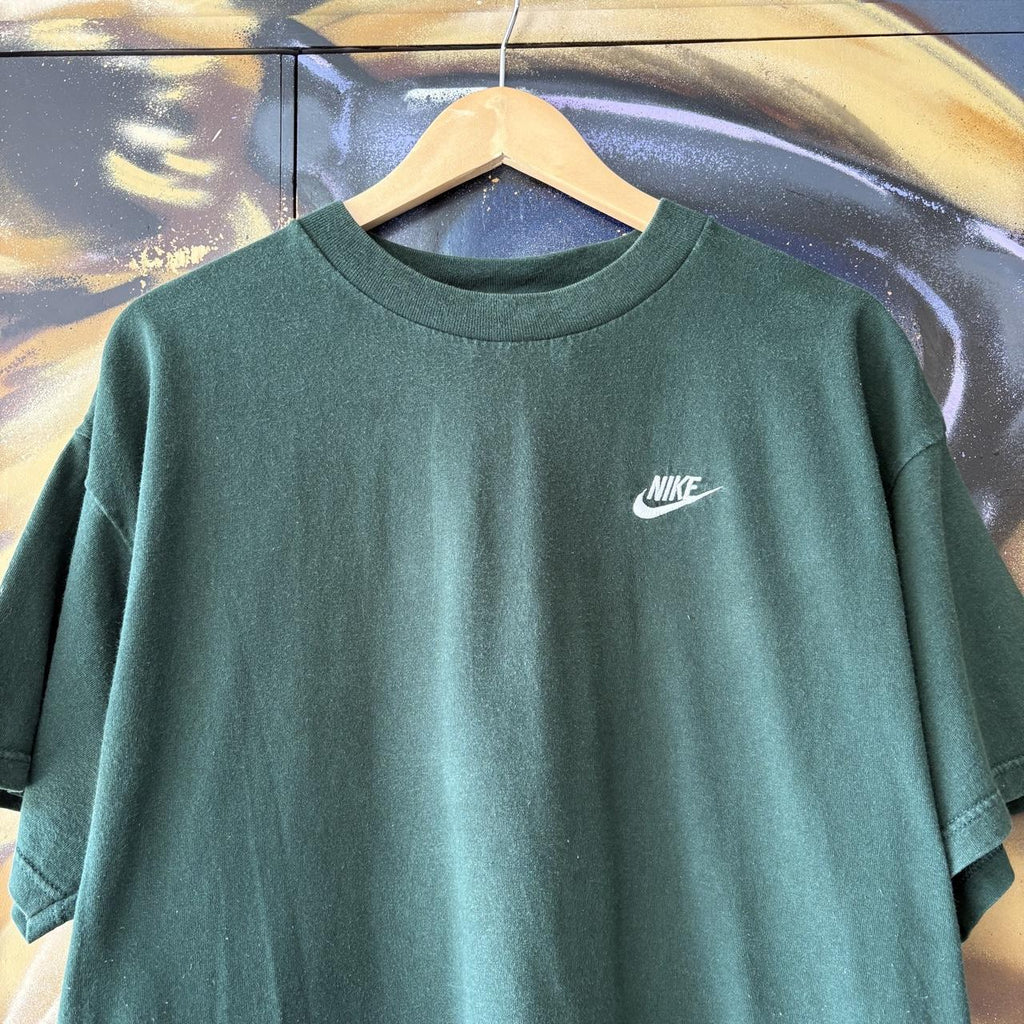 Vintage Nike T shirt Mens XL Dark Green Small Solo Swoosh Embroidered Logo Skate Surf Tee Top 90s Y2K 00s