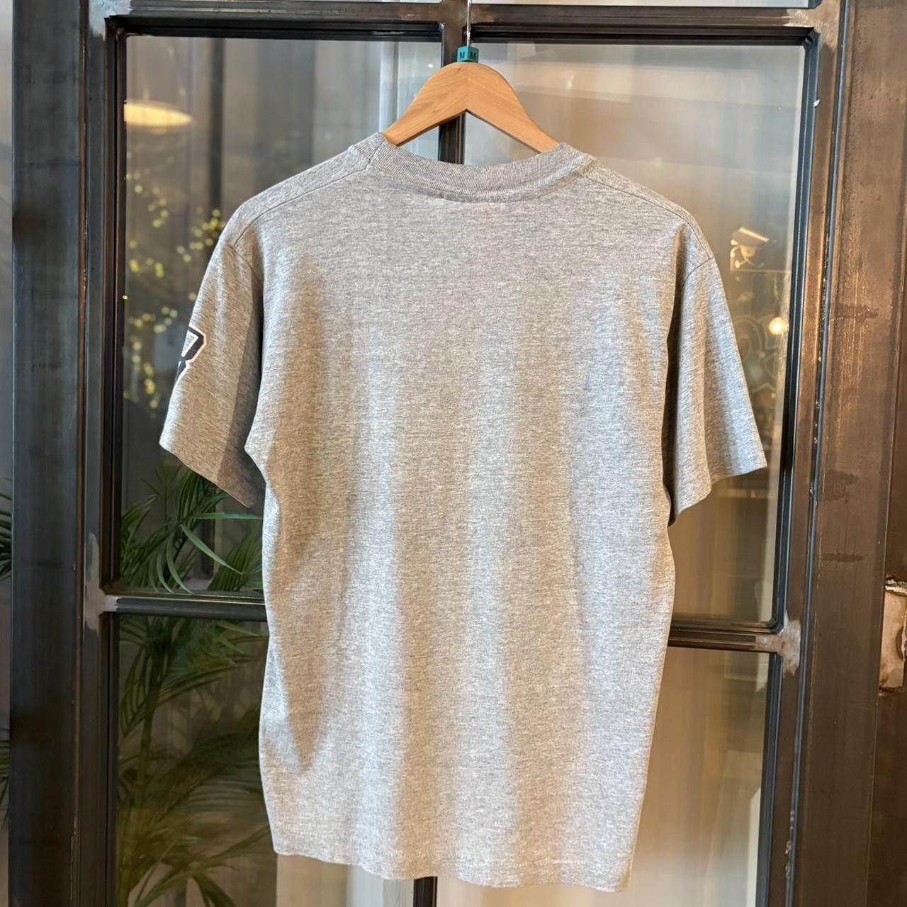 TEE534F - Vintage Retro Essential Grey Tommy Hilfiger Single Stitch Graphic Print Top Tee T-shirt #90s #graphic #top #tommy #singlestitch