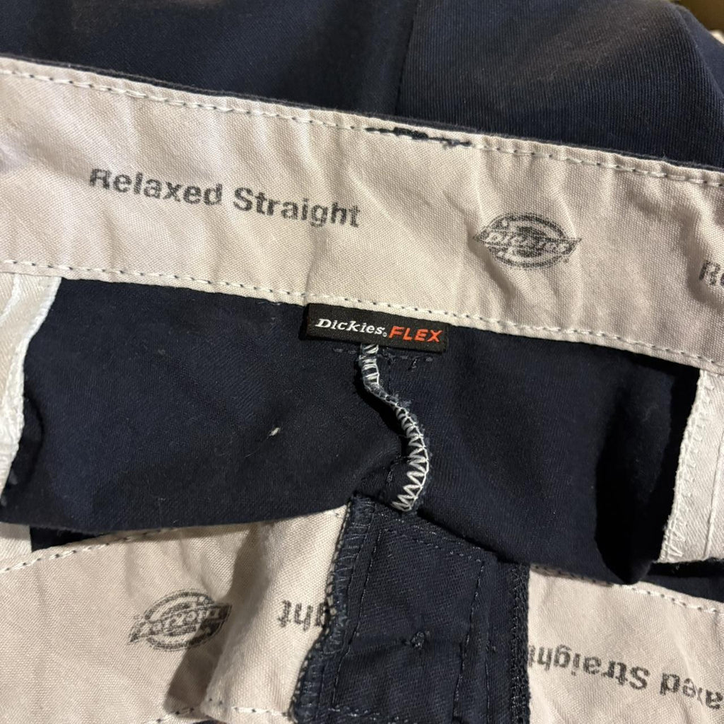 TRW489F-P - Vintage retro essential Dickies Navy Cargo Trousers pants casual workwear #skater #utility #workwear #carpenter #dickies