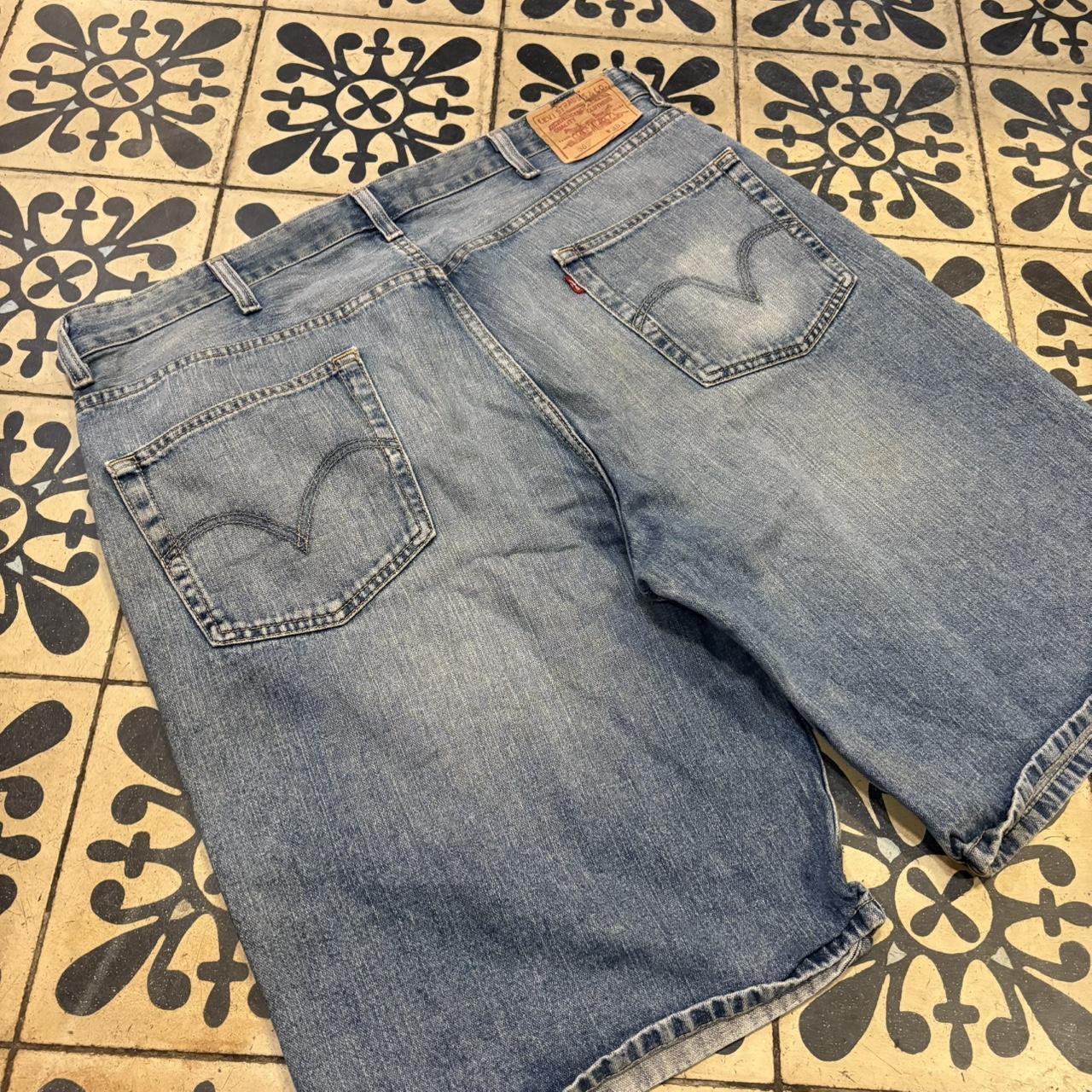 JRT142 - Vintage Retro Essential Levi’s 569 Blue Wash Denim Shorts Jorts with detailed patch Logo carpenter workwear #levis569 #90s #jorts #skater #levis