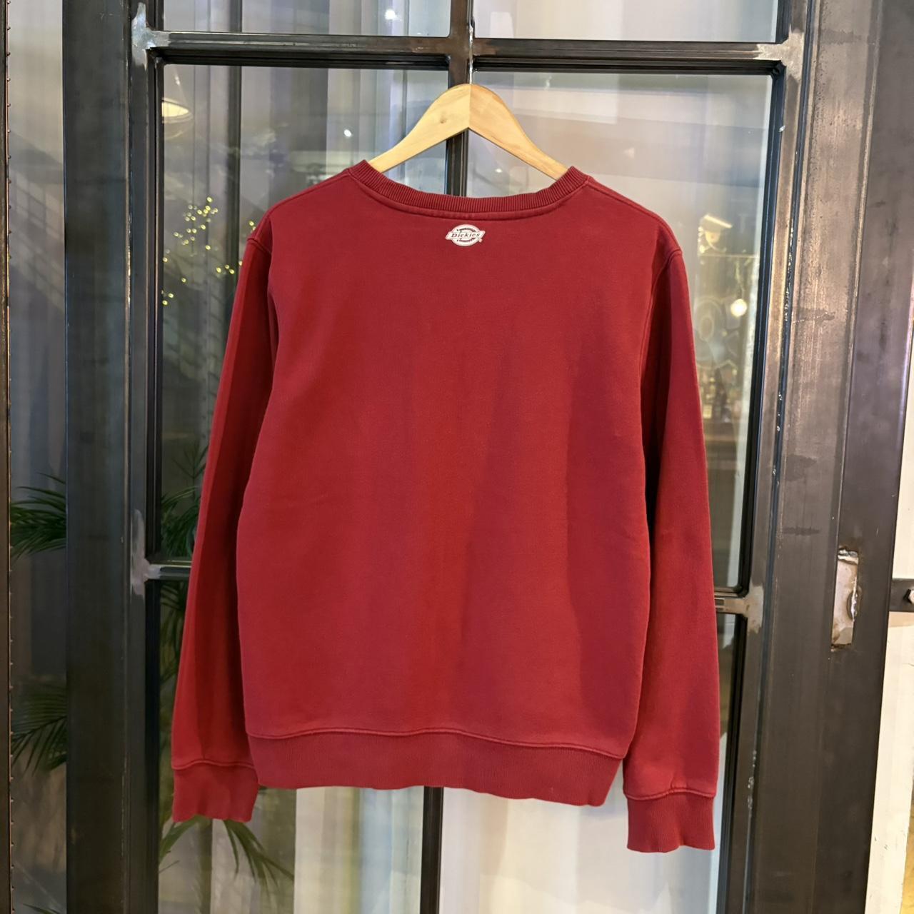 0225H77F - Vintage Retro Essential Burgundy Dickies Crewneck Jumper Sweatshirt with  embroidered patch logo and spellout chest print logo #90s #sportswear #skater #y2k #dickies