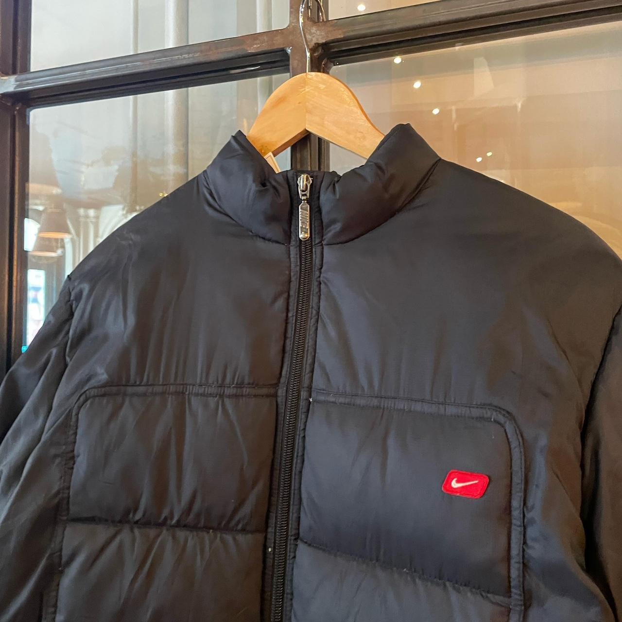 IC0204BR - Vintage Retro Essential Black Nike down puffer padded full zip jacket coat #gorpcore #sportswear #y2k #outdoor #nike