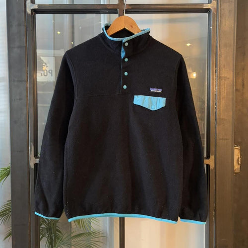 0325C75UF - Vintage retro essential Black Patagonia Synchilla  1/4 button up outdoor sweatshirt fleece jacket #pullover #patagonia #expedition #hike #gorpcore