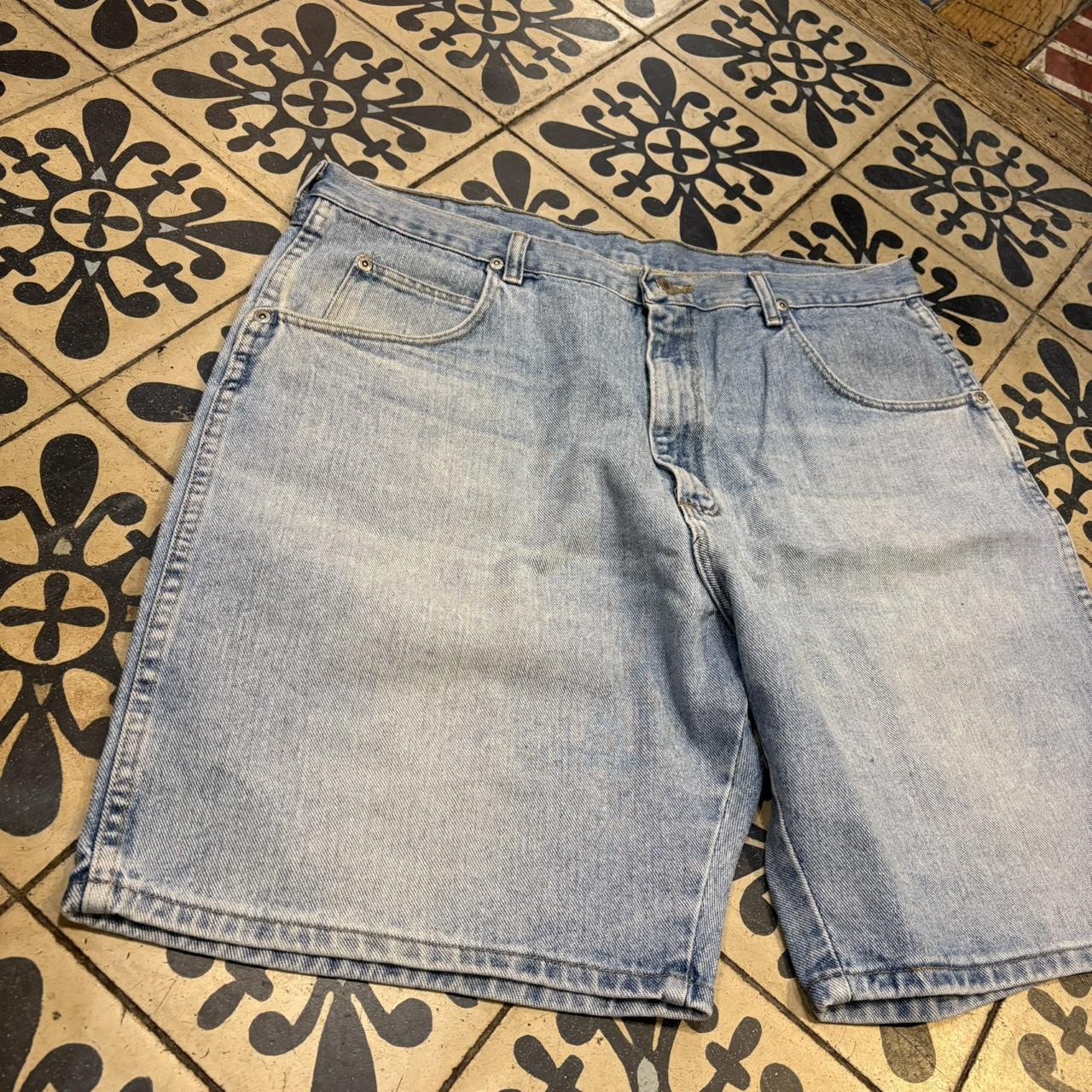 JRT122 - Vintage Retro Essential Wrangler Light Blue Wash Denim Shorts Jorts with detailed patch Logo workwear #hiphop #90s #jorts #skater #wrangler