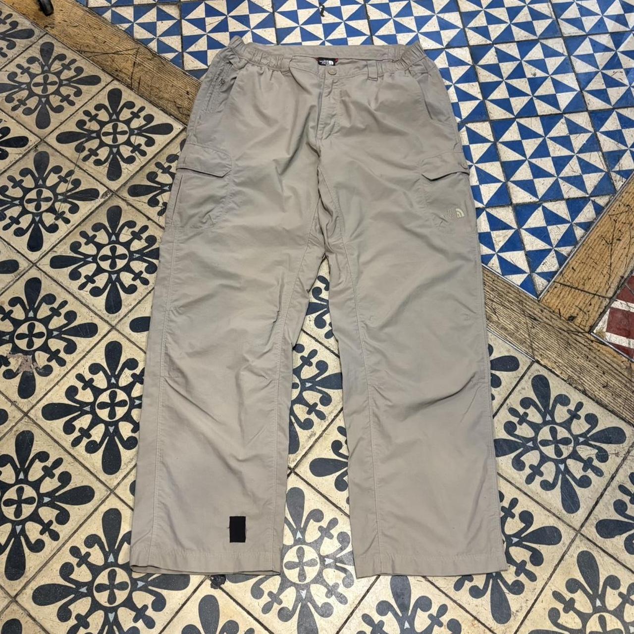 TRW444F-P - Vintage retro essential Beige The North Face Hiking Trail Climbing Parachute Bottoms Trousers pants with Zip off Legs convertible Shorts #trail #y2k #hike #gorpcore #tnf