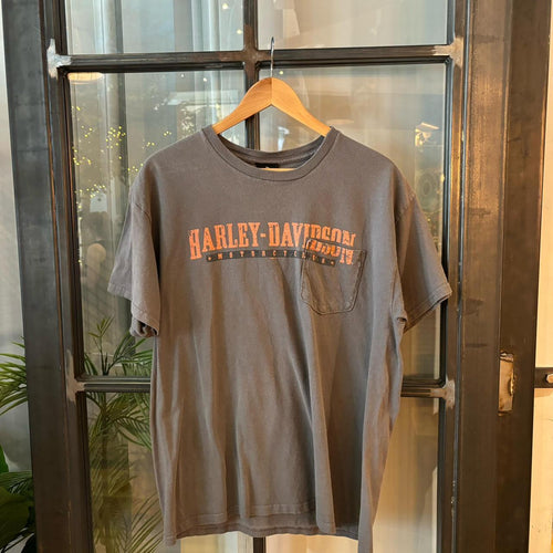 0325A52U - Vintage Retro Essential Grey Harley Davidson Spellout Graphic Print Pocket Top Tee T-shirt #90s #graphic #motorcycles #harleydavidson #biker