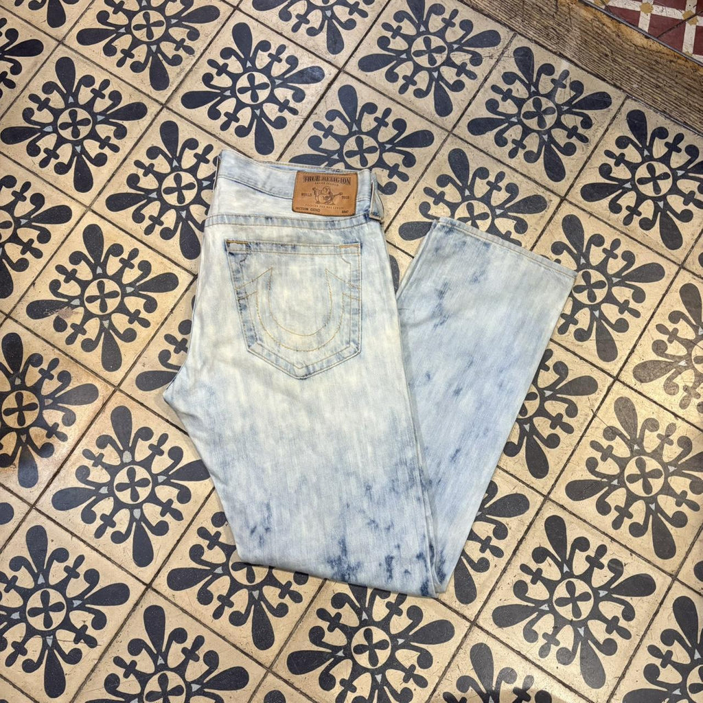 0225D87 - Vintage retro essential True Religion Light Blue Wash Denim straight wide leg Jeans Trousers pants casual workwear skate #denim #truereligion #lightwash #straightleg #wideleg