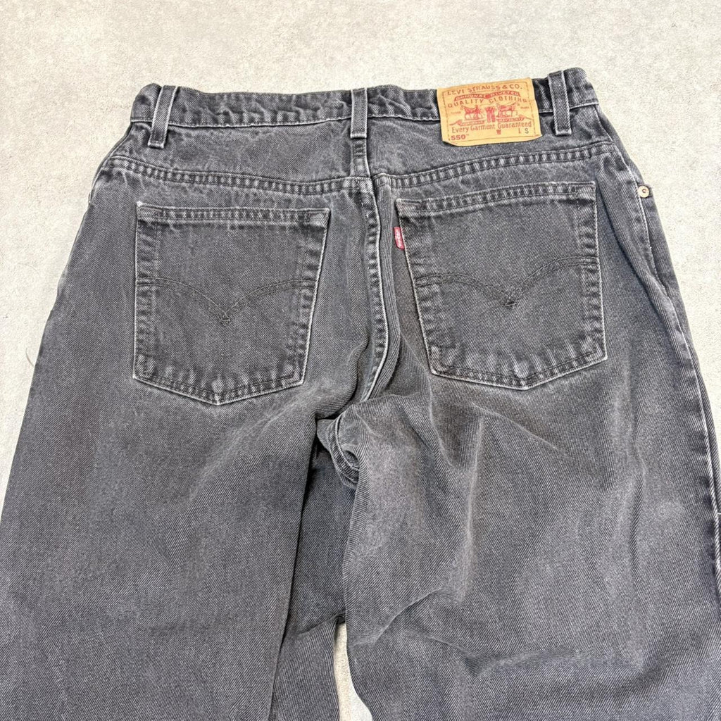 BR2701FG-U - Vintage retro essential Levi’s 550 Relaxed Cropped Raw Hem Black Wash Denim Jeans Trousers pants #denim #cropped #levis #levis550 #relaxed