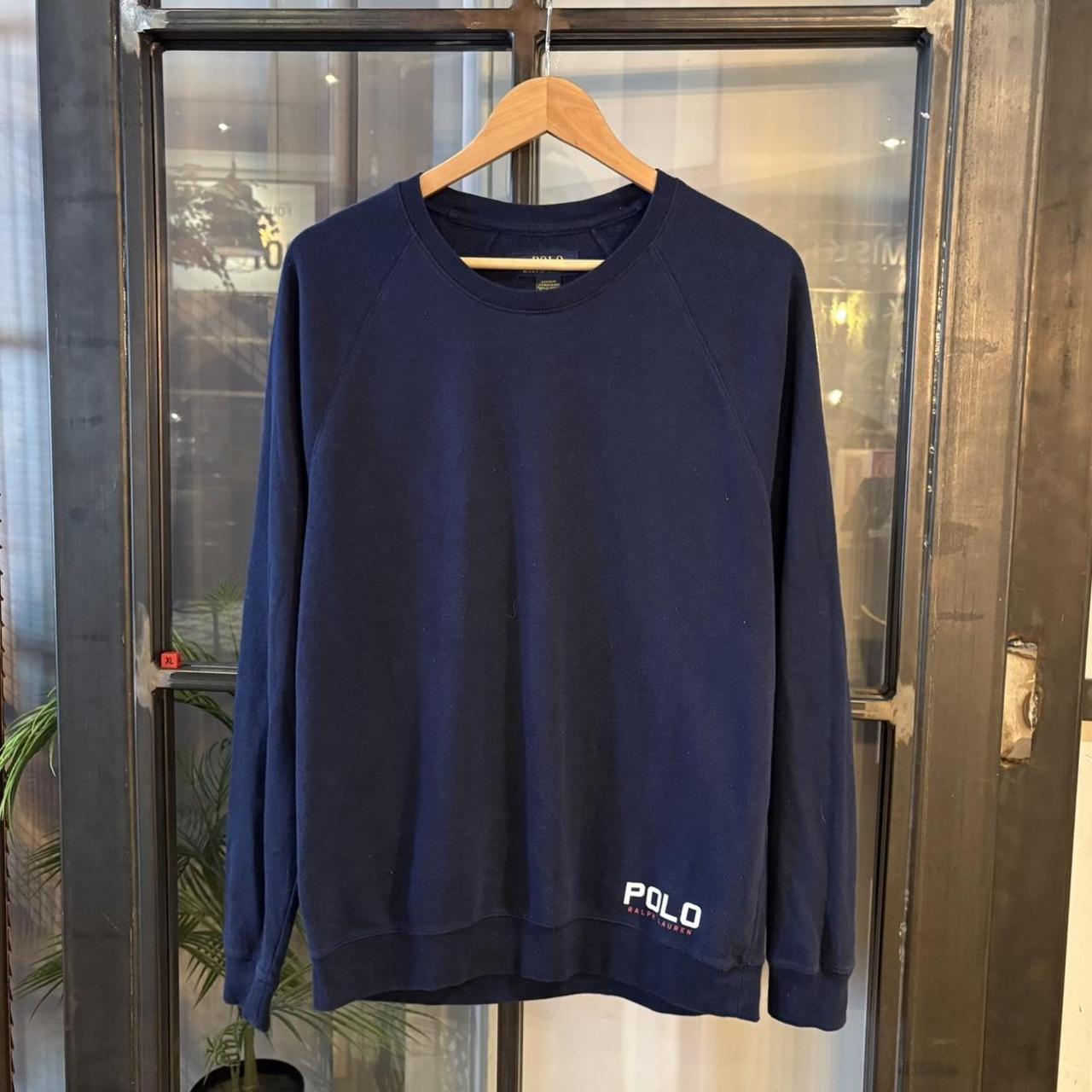 MA2207FM - Vintage Retro Essential Polo Ralph Lauren Navy Raglan Jumper Sweatshirt with print logo #raglan #oldmoney #y2k #ralphlauren #sportewear