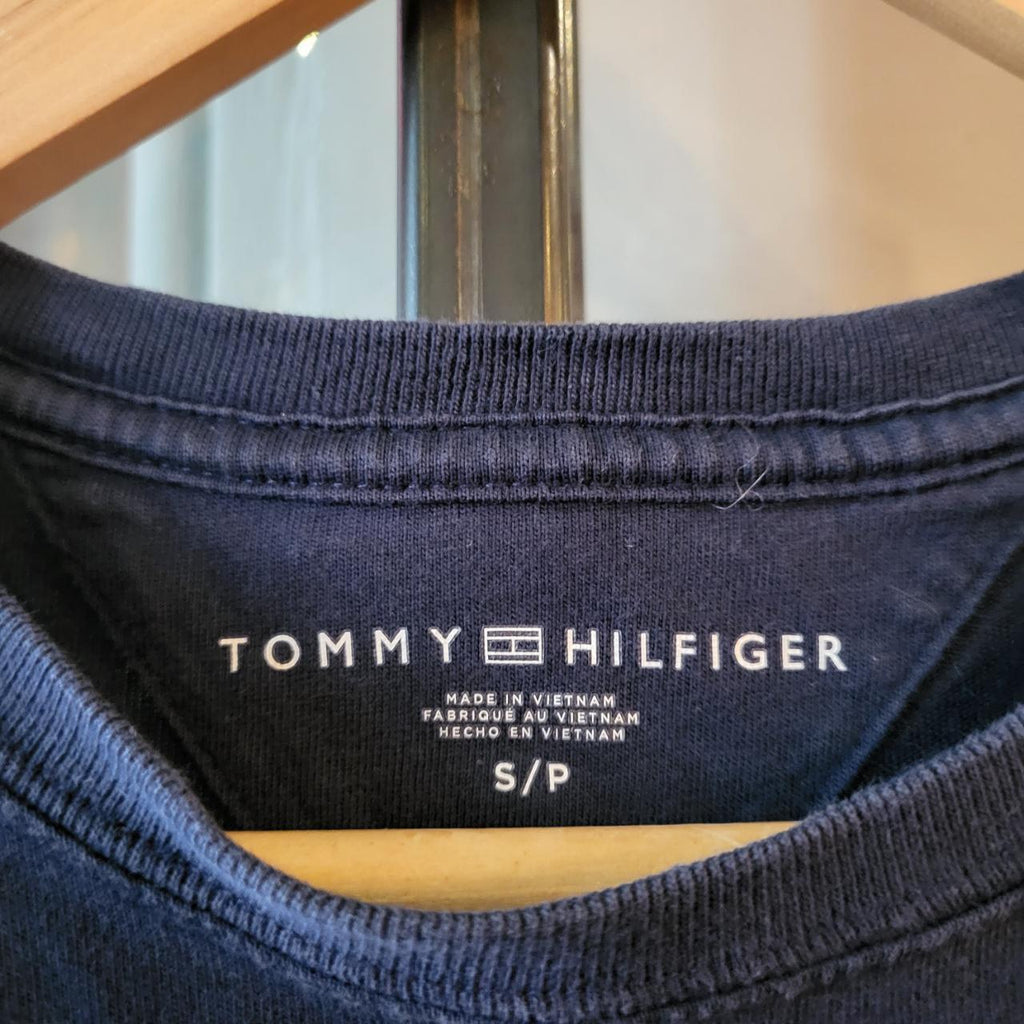TEE806 - Vintage Retro essential adult mens Tommy Hilfiger Basic with embroided logo spellout Top T-Shirt Tee Wide Boxy Fit Old Money Style 90s y2k style