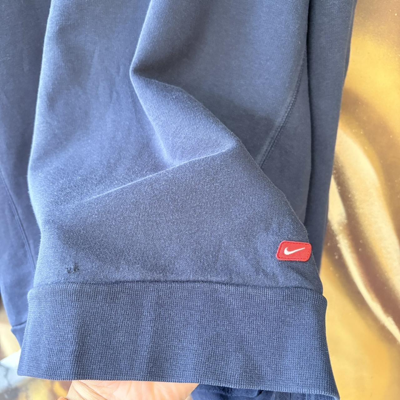 BR1912AMK-U - Vintage Retro Essential Nike Navy Crewneck Jumper Sweatshirt with embroidered swoosh patch logo #90s #sportswear #essential #y2k #nike