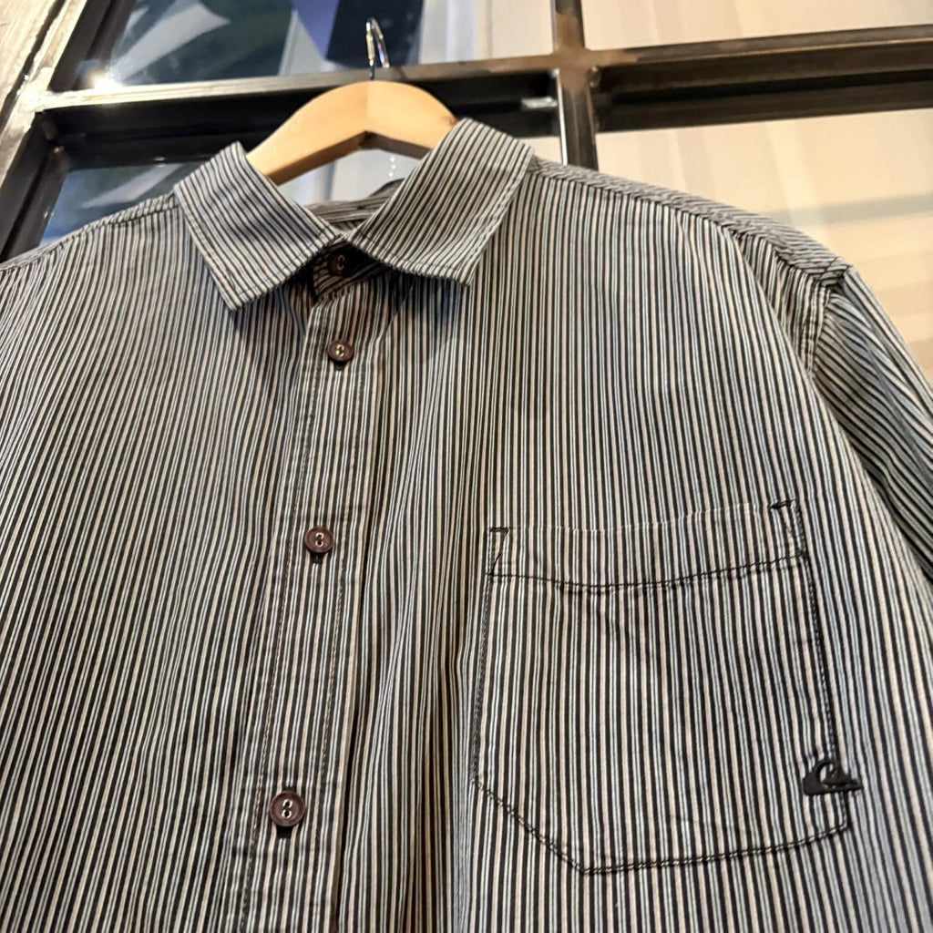 Vintage Quiksilver Shirt Mens XL Striped Button Up Long Sleeve Skate Surf Y2K Grunge Minimal Pocket Logo Streetwear Skater Casual 90s
