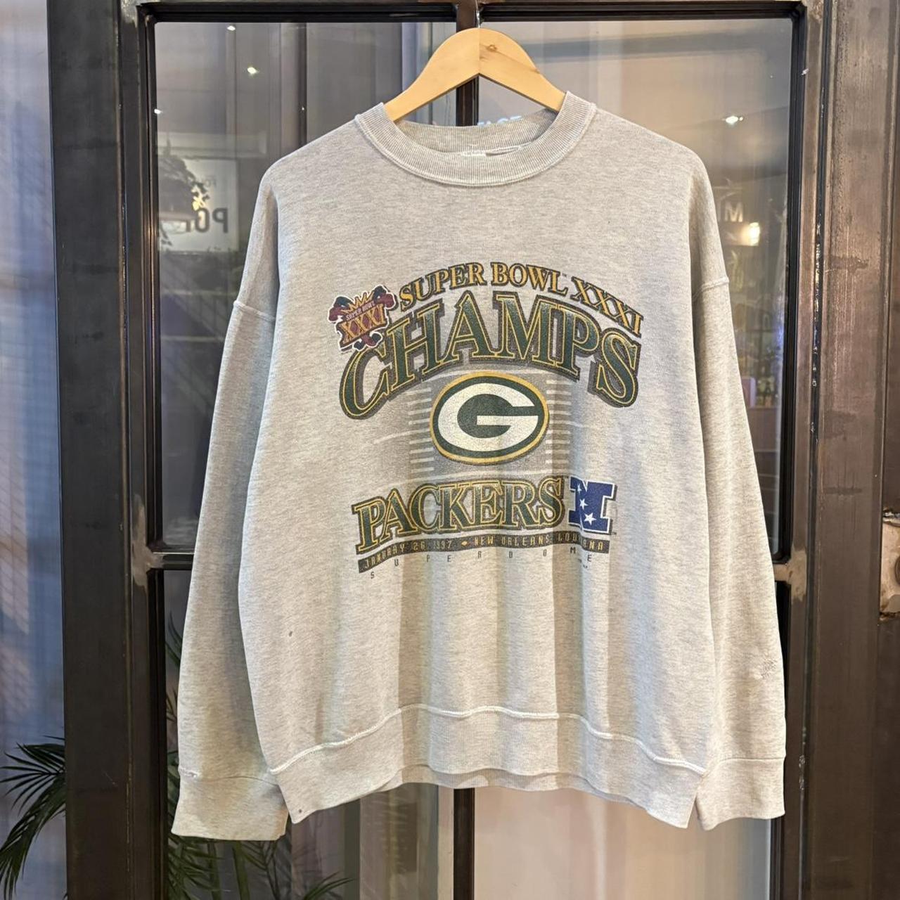 SWT668F - Vintage Retro Essential Grey Fruit of the Loom Super Bowl XXXI Champs Green Bay Packers 1997 , New Orleans Louisiana Crewneck Jumper Sweatshirt with print logo #90s #sportswear #greenbaypackers #nfl #superbowl