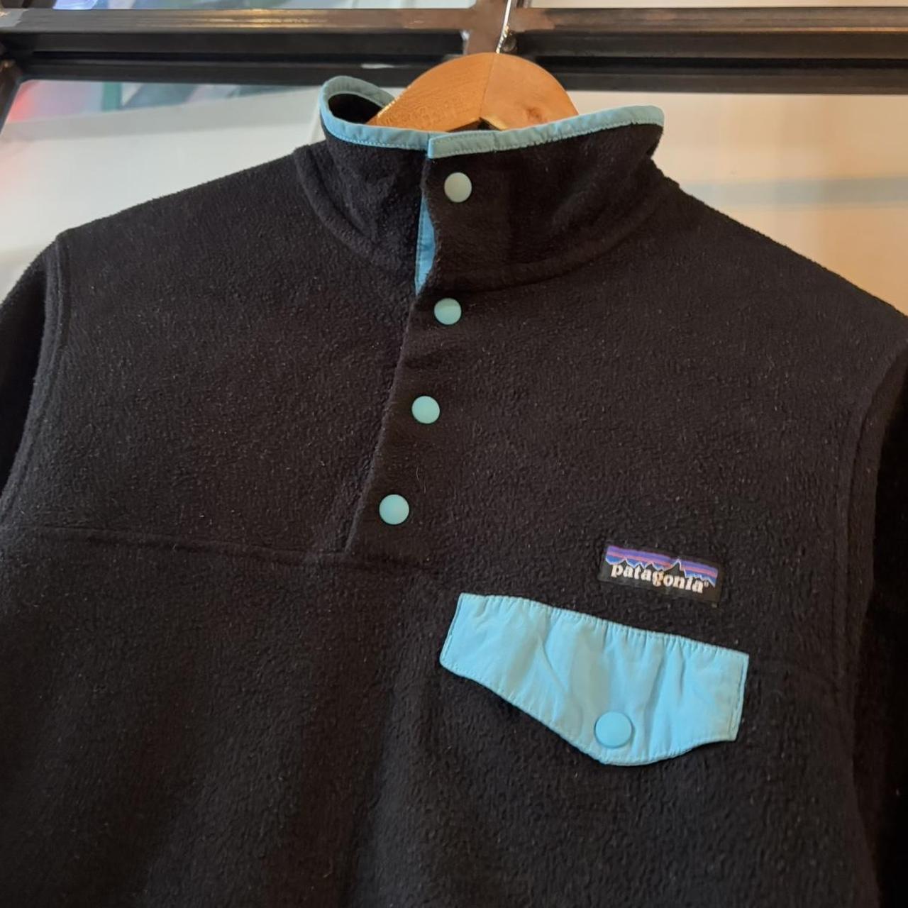 0325C75UF - Vintage retro essential Black Patagonia Synchilla  1/4 button up outdoor sweatshirt fleece jacket #pullover #patagonia #expedition #hike #gorpcore