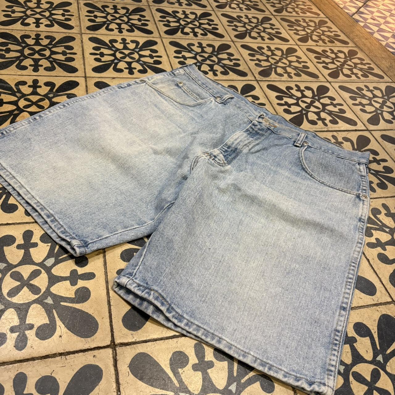 JRT122 - Vintage Retro Essential Wrangler Light Blue Wash Denim Shorts Jorts with detailed patch Logo workwear #hiphop #90s #jorts #skater #wrangler
