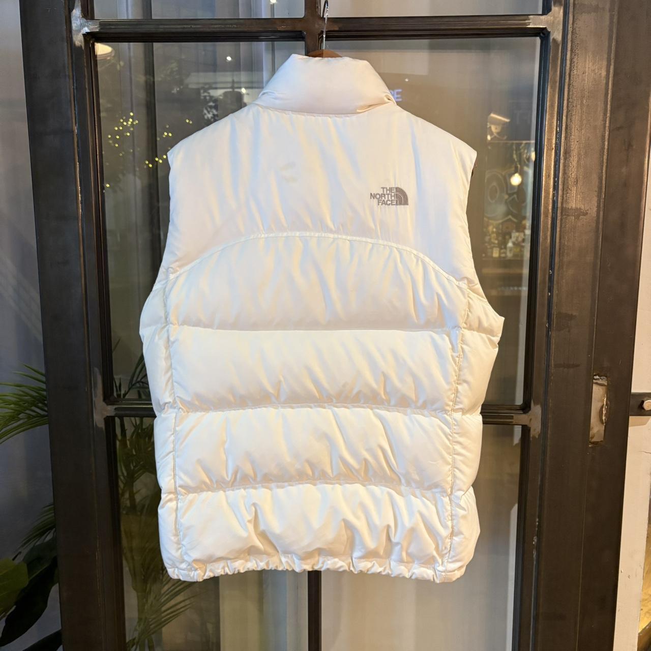 POL354BR - Vintage Retro Essential The North Face Cream White 700 Nupstee gilet bodywarmer down puffer padded jacket #gorpcore #tnf #thenorthface #nupstee #hike
