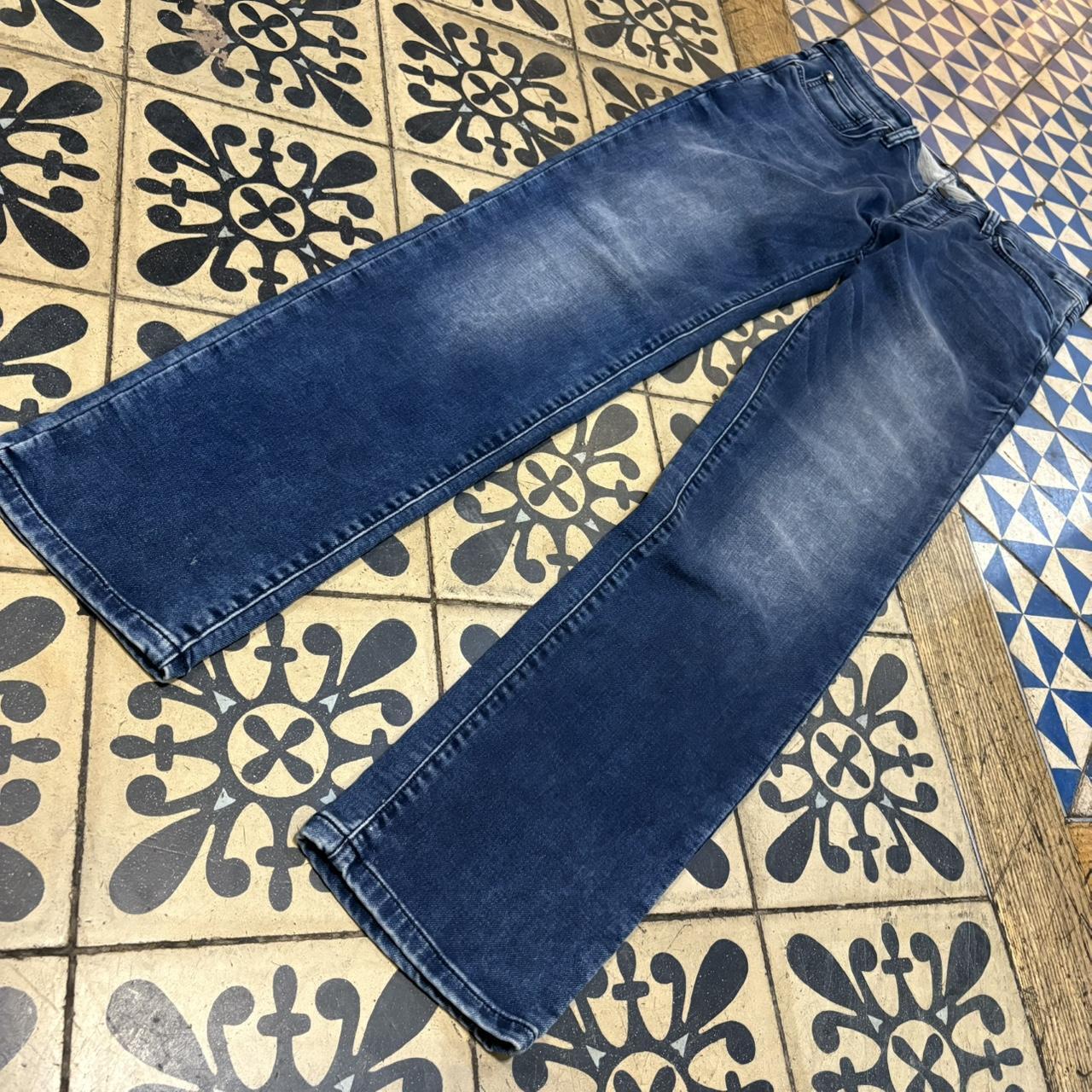 TRW429F - Vintage retro essential Guess Bkue Wash Denim Slim Tapered Sonny Jeans Trousers pants #denim #denimjeans #guess #y2k