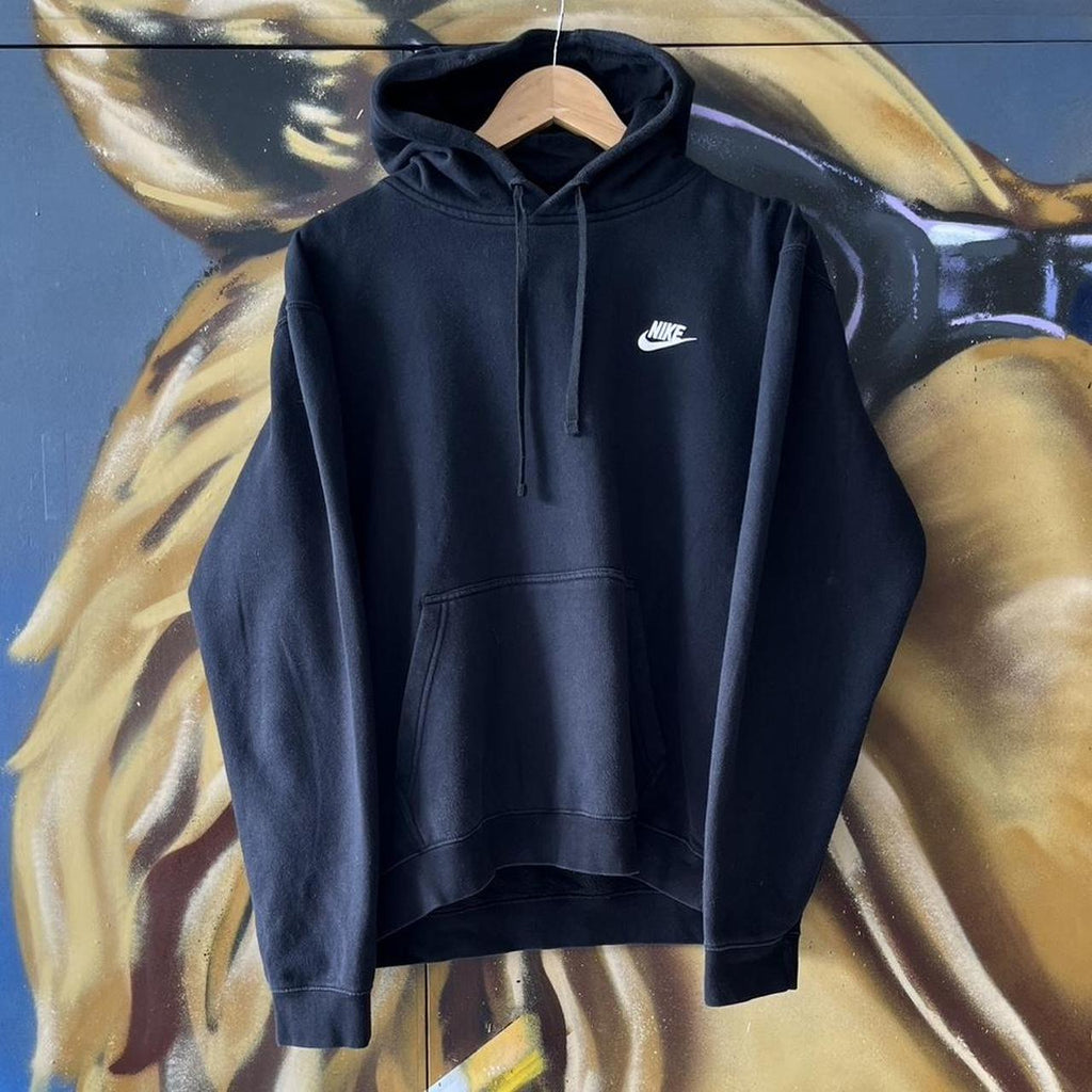Nike Essential Small Embroidered Logo Hoodie