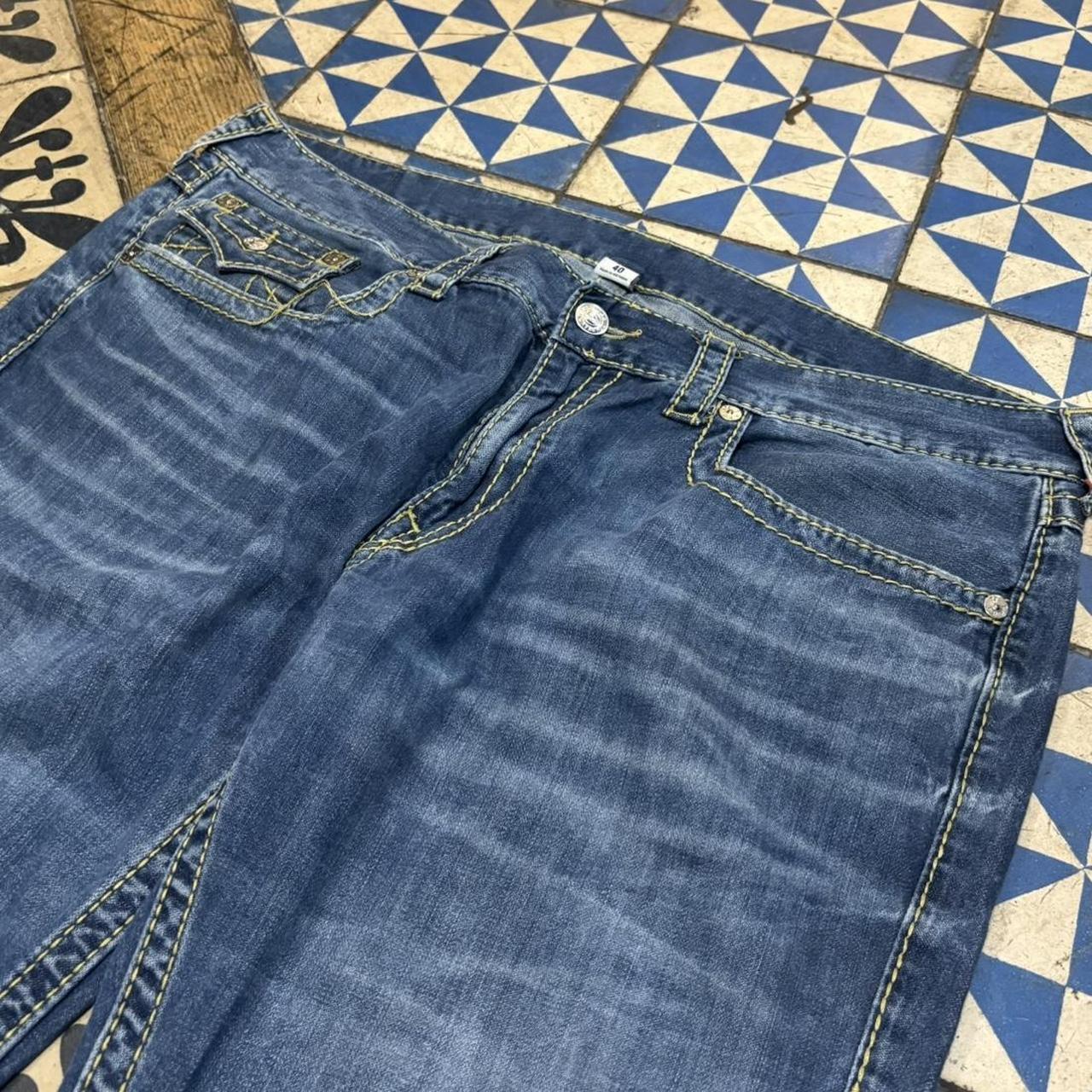 0325D13UF - Vintage retro essential True Religion Blue Wash Denim Jeans Trousers pants with gold contrast logo detailing stitching #denim #truereligon #slimfit #embroidered #contraststitching