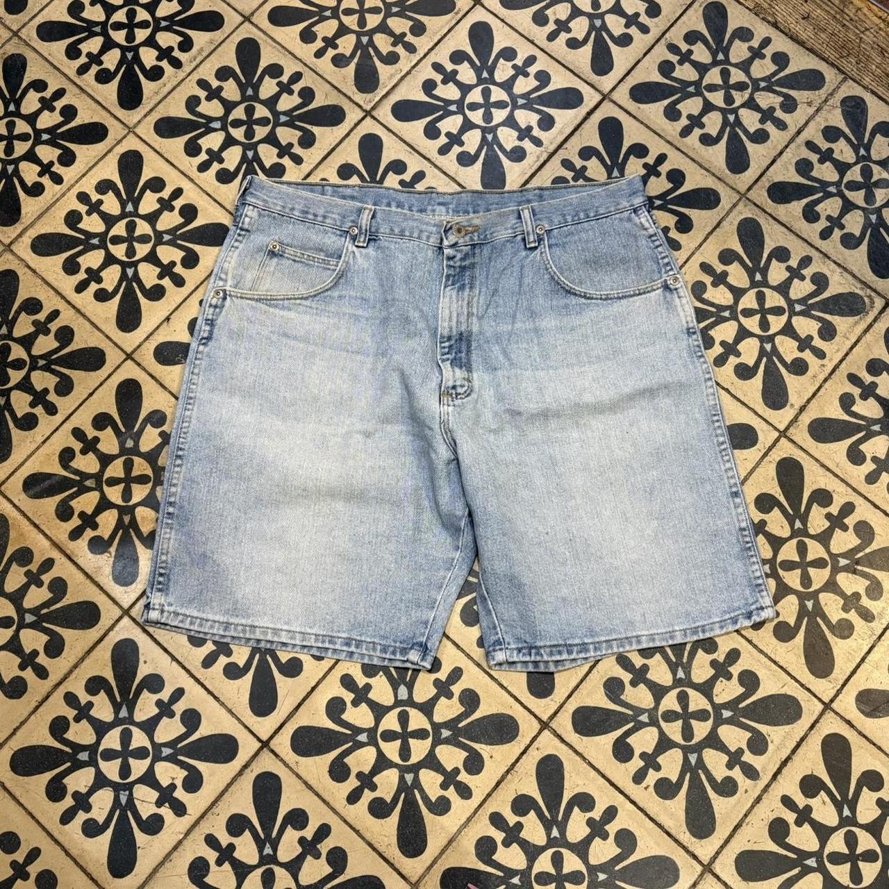 JRT122 - Vintage Retro Essential Wrangler Light Blue Wash Denim Shorts Jorts with detailed patch Logo workwear #hiphop #90s #jorts #skater #wrangler