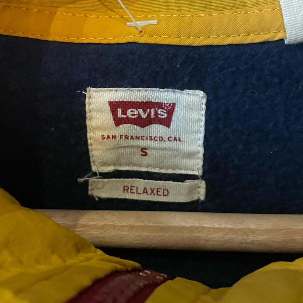0225A53BR - Vintage Retro Essential Levi’s 1/4 Zip Jumper Sweatshirt with big spellout embroidered logo #90s #sportswear #essential #levis #y2k