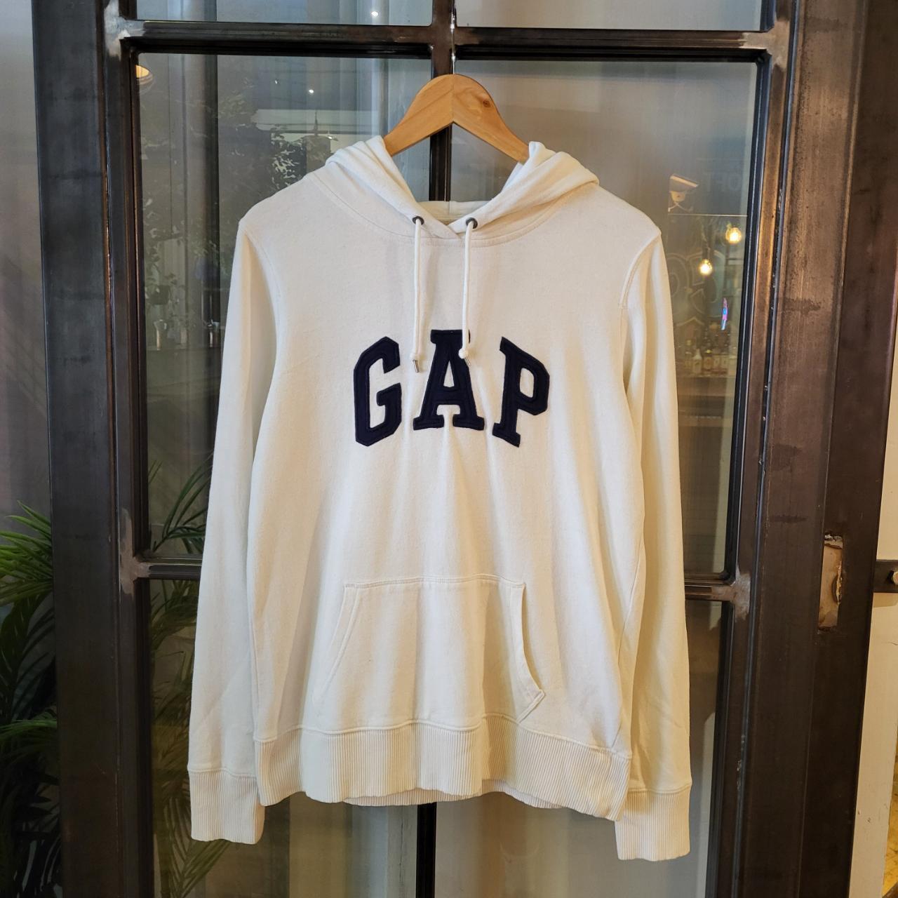 SWT286 - Vintage Retro Essential GAP White Hoodie sweatshirt jumper crewneck with patch centre logo #gap #90s #casual #essential