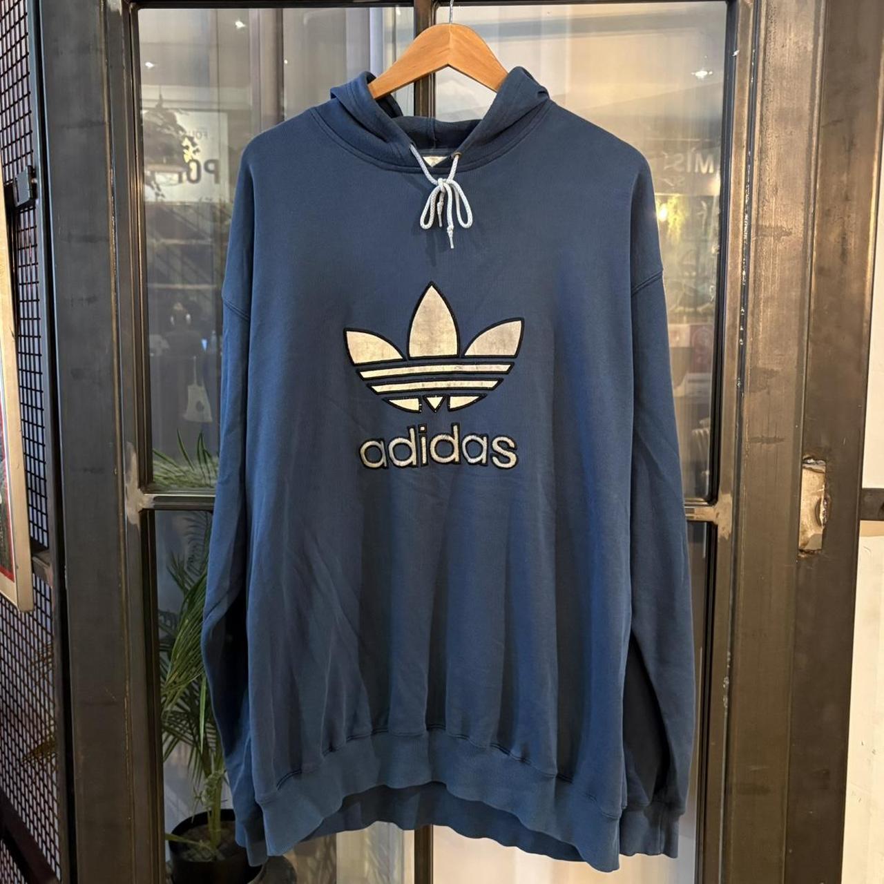 SWT9075F - Vintage Retro Essential Blue Adidas Originals Sweatshirt Hoodie with embroidered centre patch  logo #90s #sportswear #essential #adidss #y2k
