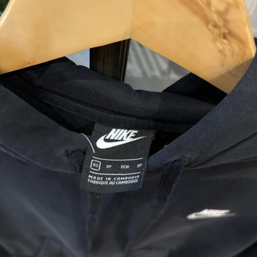 0325A24P-P - Vintage Retro Essential Black Nike Sweatshirt Hoodie with embroidered swoosh logo #90s #sportswear #essential #nike #y2k