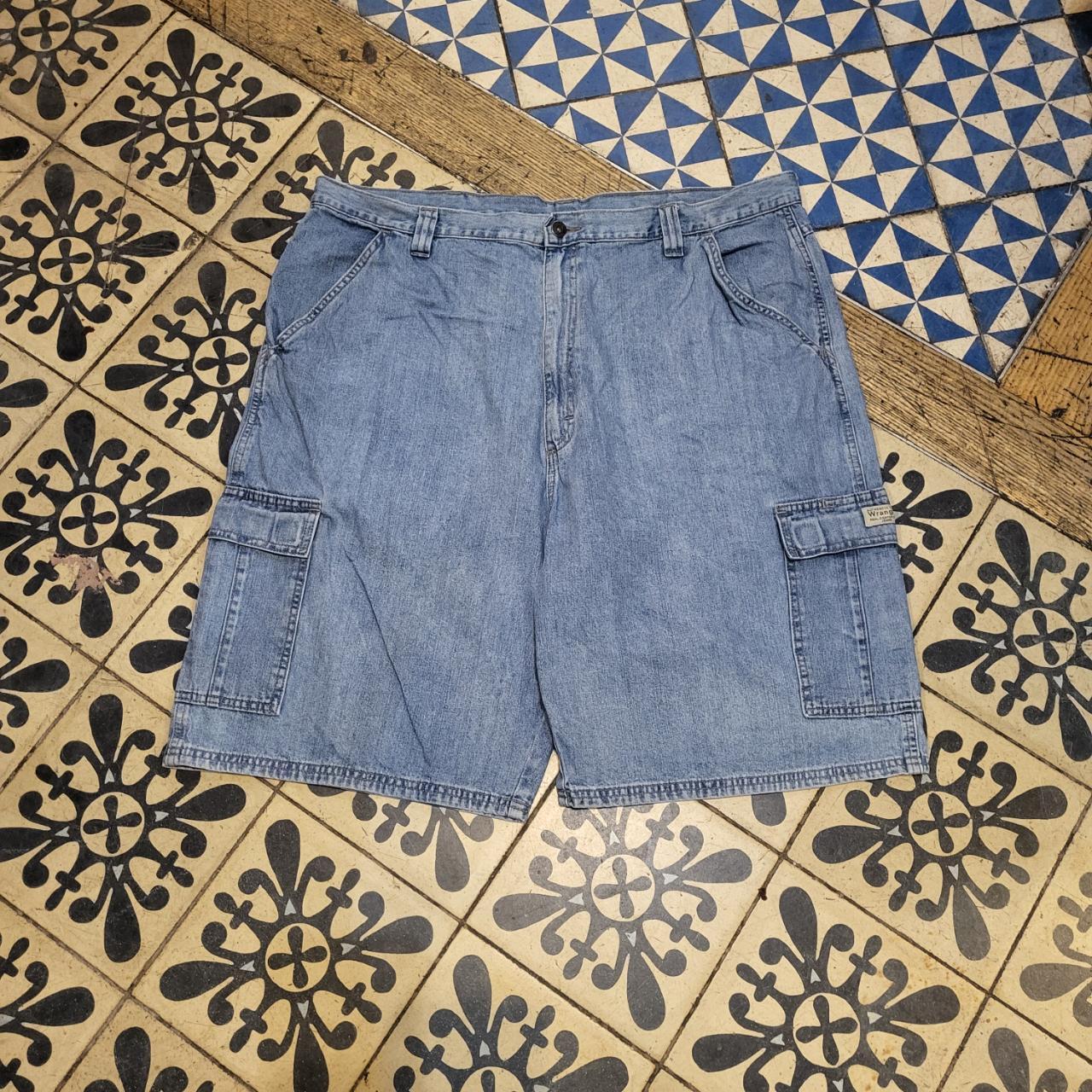 JRT1226 - Vintage Oversized Baggy Wrangler Light Blue Denim Cargo Shorts Jorts with detailed embroidered Logo carpenter workwear #hiphop #y2k #wrangler #skater #jorts