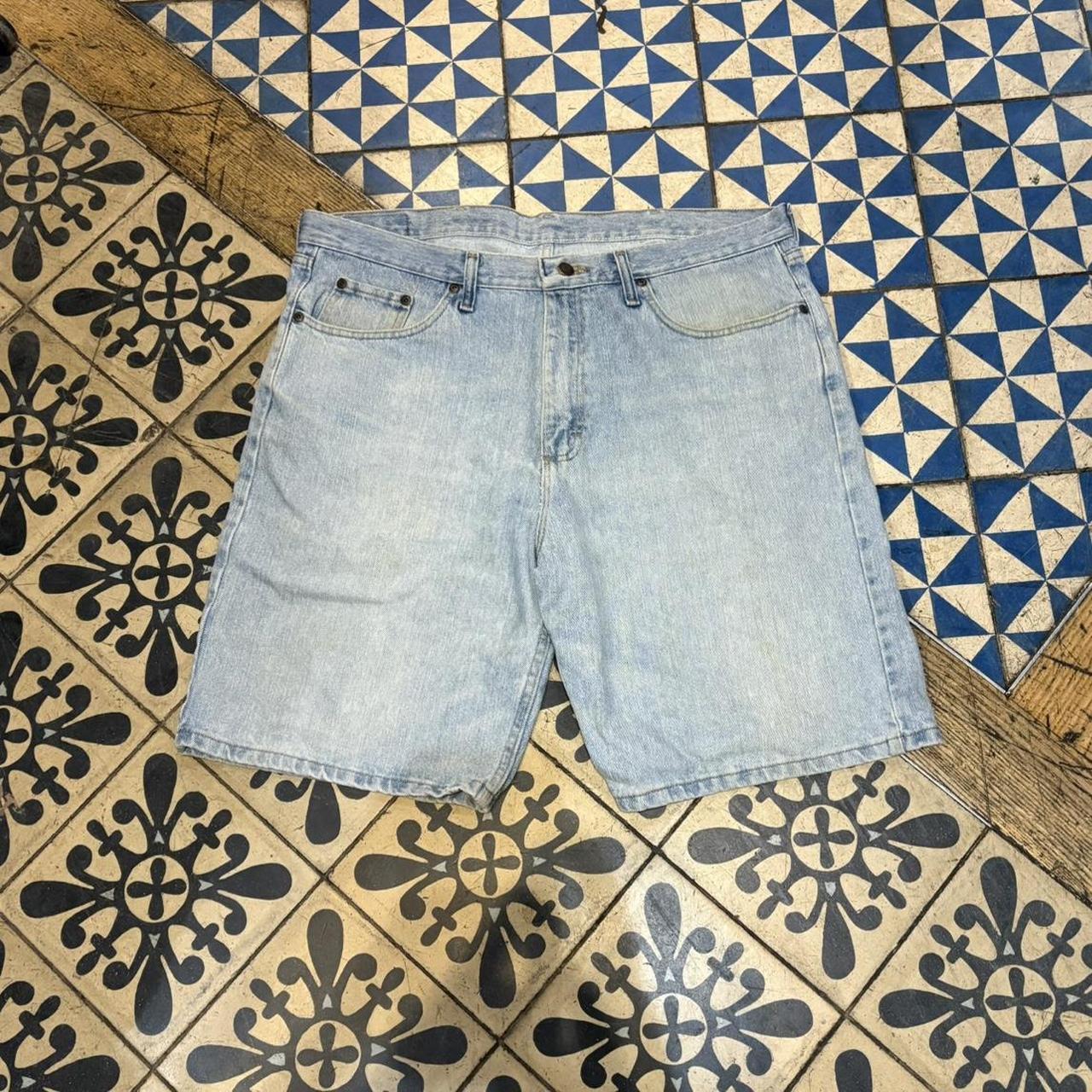 JRT110 - Vintage Retro Essential Wrangler Light Blue Wash Denim Shorts Jorts with detailed patch Logo carpenter workwear #hiphop #90s #jorts #skater #wrangler