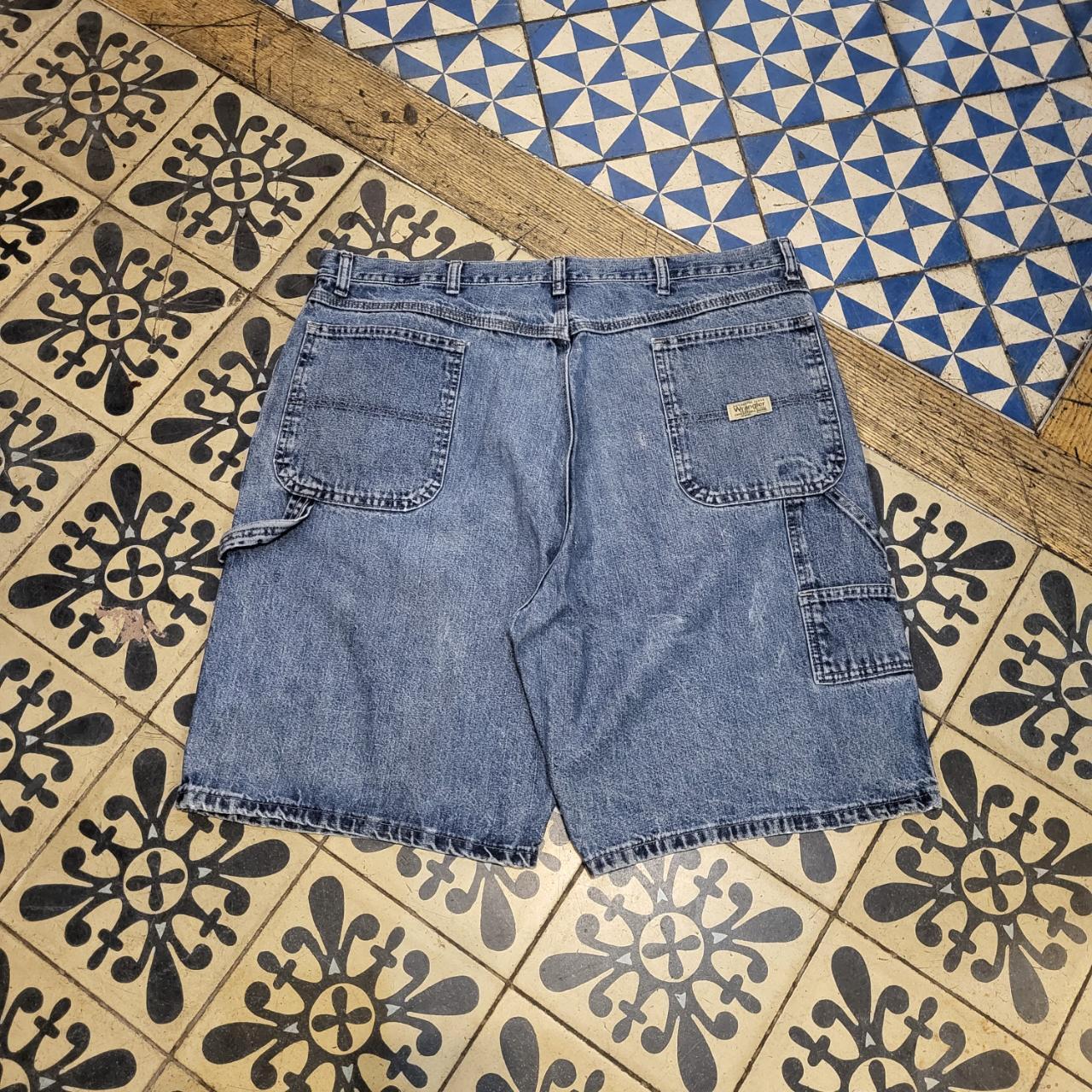 JRT1225 - Vintage Wrangler Blue Wash Denim Shorts Jorts with detailed embroidered graphic carpenter workwear #skater #y2k #jorts #hiphop