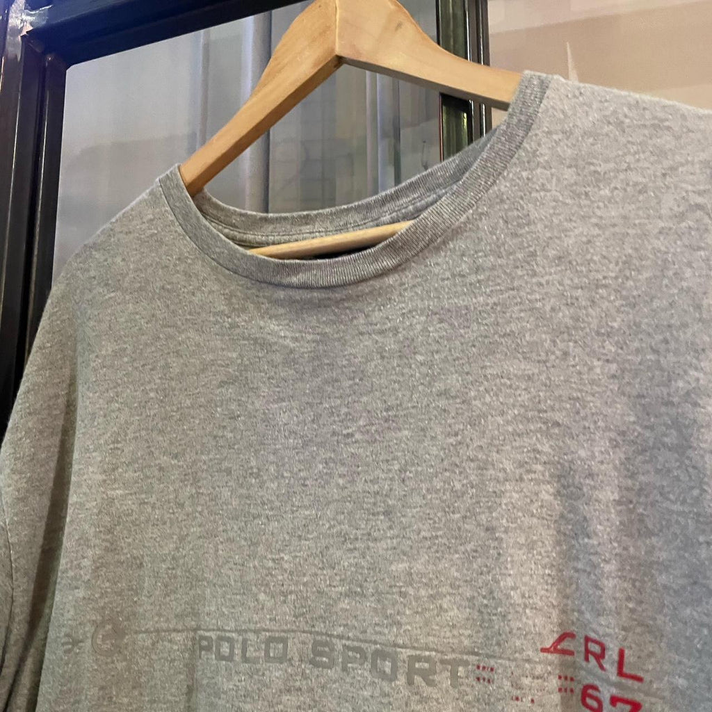 1224F89P - Vintage Retro Essential Grey Polo Sport  Print Logo Top Tee T-shirt #90s #print #top #essential #polosport