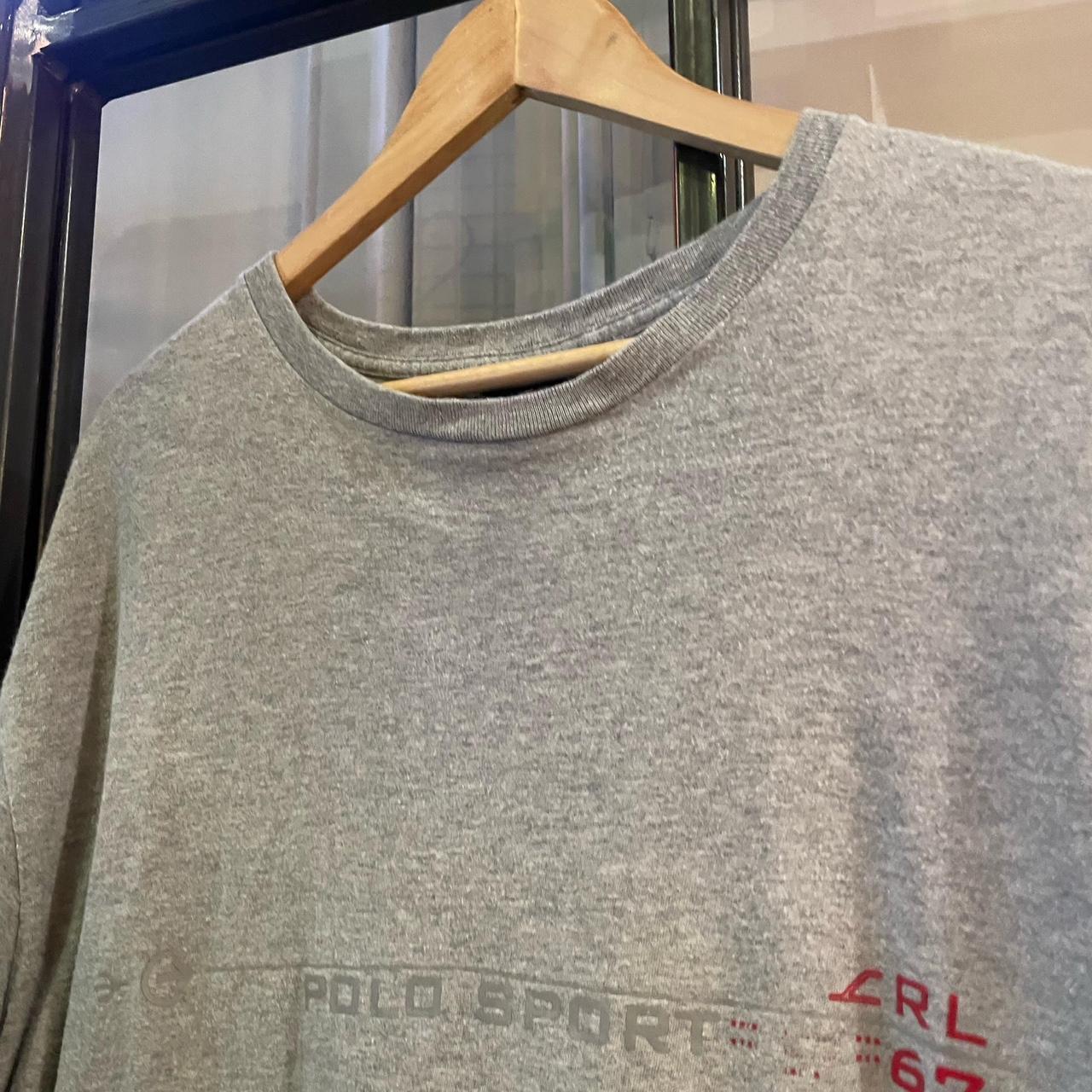 1224F89P - Vintage Retro Essential Grey Polo Sport  Print Logo Top Tee T-shirt #90s #print #top #essential #polosport