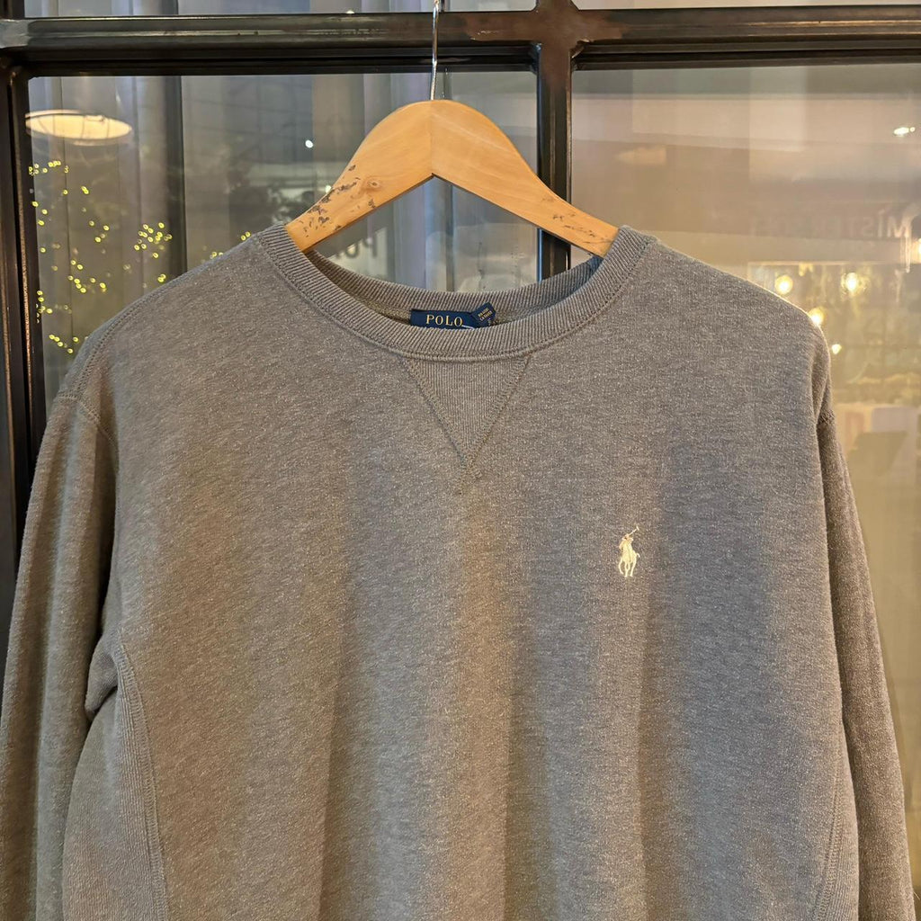 0225A21P - Vintage Retro Essential Grey Polo Ralph Lauren Crewneck Jumper Sweatshirt with embroidered logo #90s #preppy #poloralphlauren #oldmoney #smartcasual