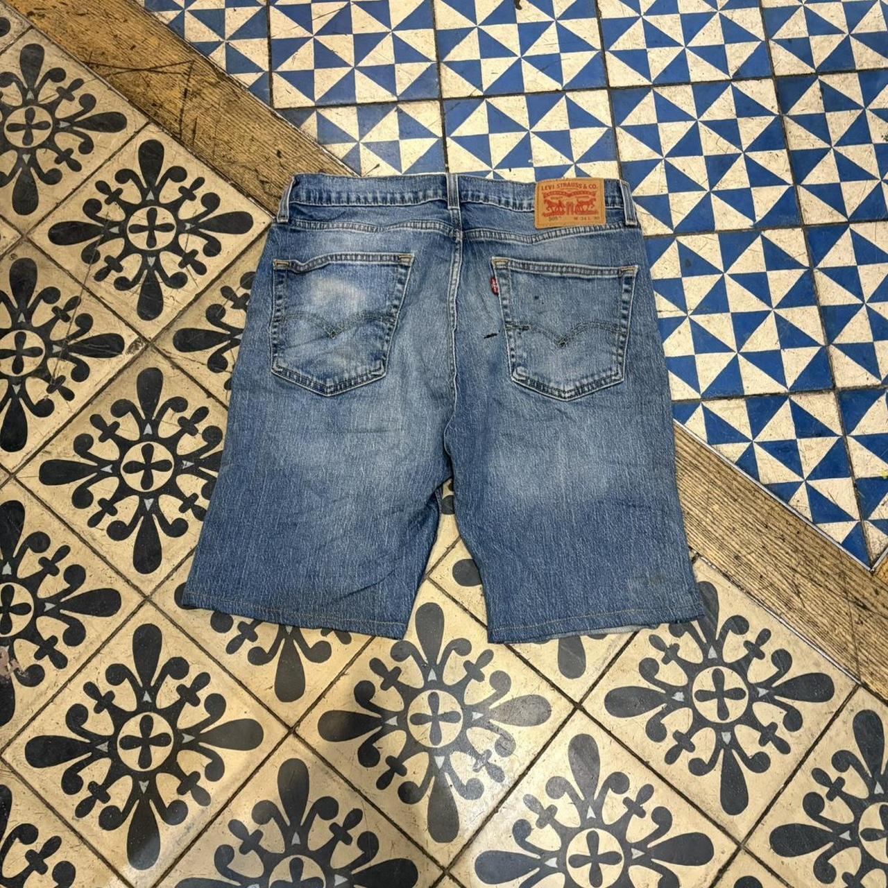 JRT124 - Vintage Retro Essential Levi's 505 Mid Blue Wash Denim Shorts Jorts with detailed patch Logo carpenter workwear #hiphop #90s #jorts #skater #levis