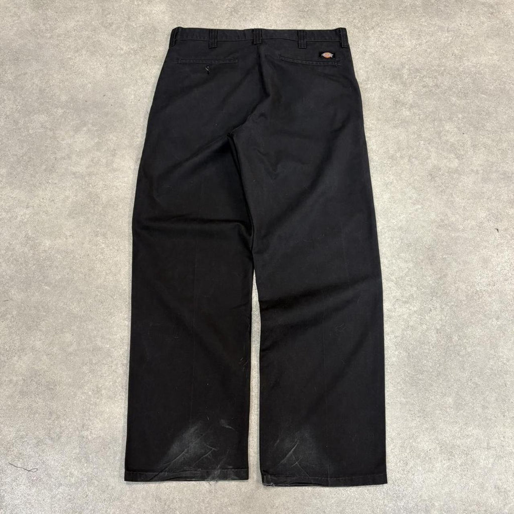 BR1912AAN-U - Vintage retro essential Black Dickies Straight Leg Trousers pants casual workwear #skater #utility #workwear #straightleg #dickies