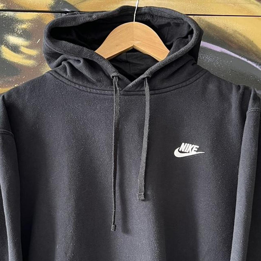 Nike Essential Small Embroidered Logo Hoodie