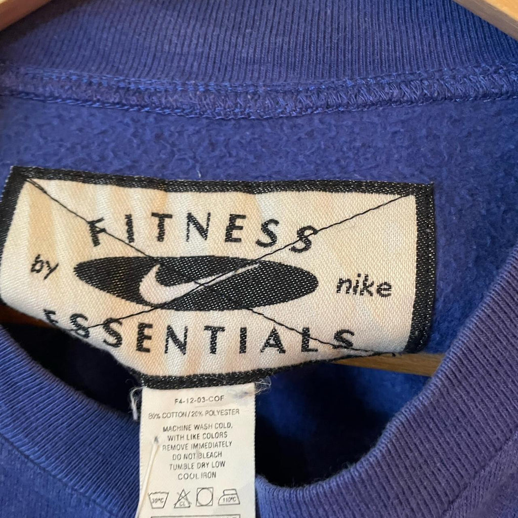 0325A33P - Vintage Retro Essential Purple Nike Crewneck Jumper Sweatshirt with embroidered chest logo #90s #sportswear #essential #y2k #nike