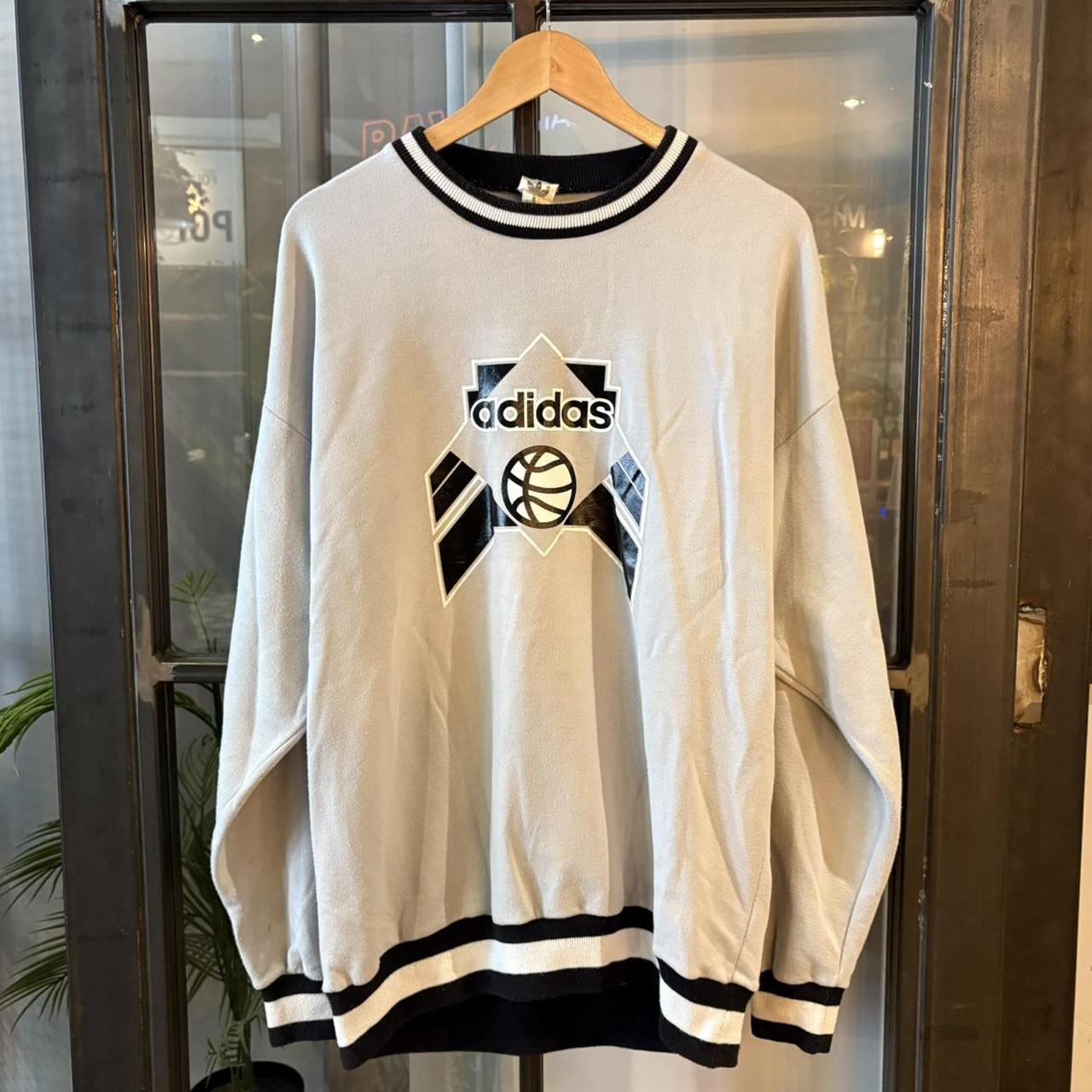 SWT707F - Vintage Retro Essential Grey Adidas Crewneck Jumper Sweatshirt with print logo #90s #sportswear #essential #y2k #adidas