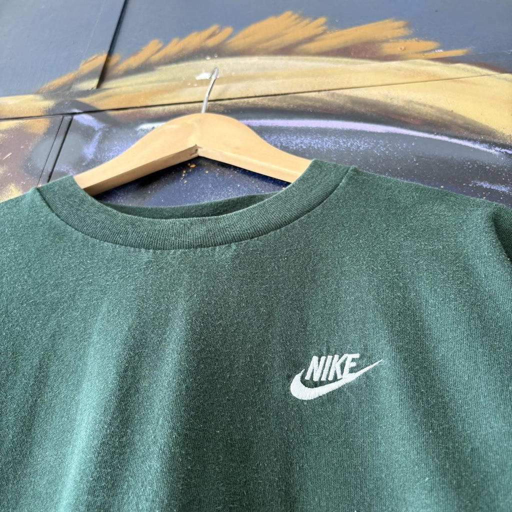 Vintage Nike T shirt Mens XL Dark Green Small Solo Swoosh Embroidered Logo Skate Surf Tee Top 90s Y2K 00s