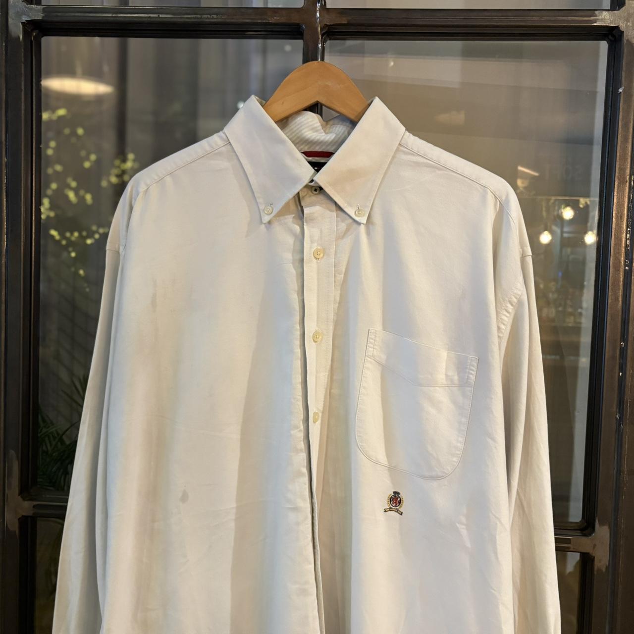 0125B57F - Vintage retro essential Tommy Hilfiger White Plain Longsleeve collared button up polo shirt top #Y2K #preppy #chiefkeef #smartcasual #oldmoney