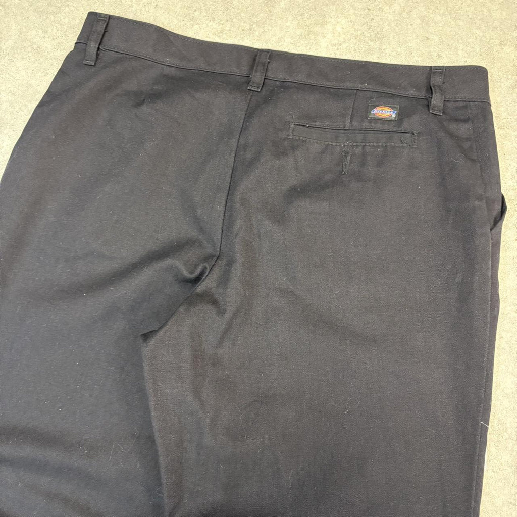 BR1011CA-U - Vintage retro essential Black Dickies Straight Leg Trousers pants casual workwear #skater #utility #workwear #straightleg #dickies