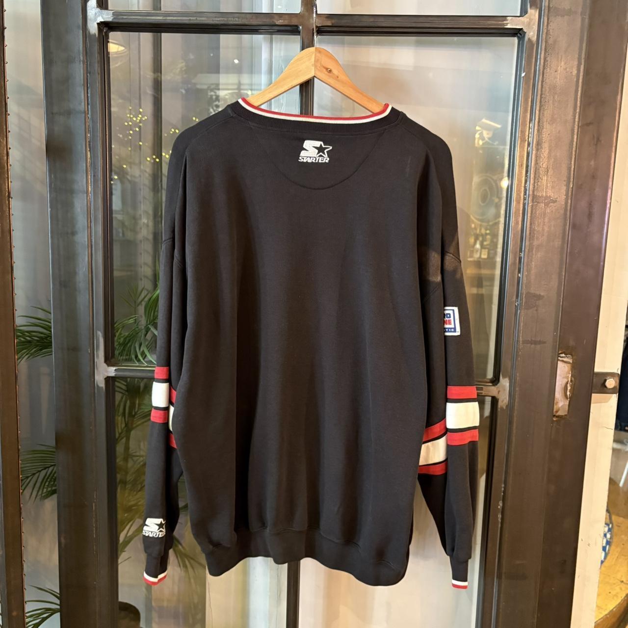 B0425A24BR - Vintage Retro Essential NFL Atlanta Falcons Black Crewneck Jumper Sweatshirt with embroidered logo #atlanta #sportswear #nfl #y2k #atlantaflacons