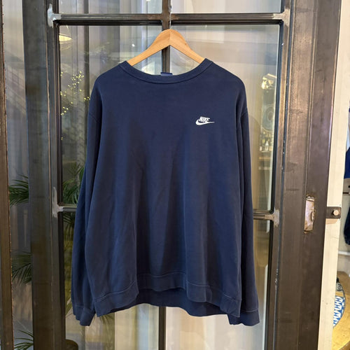 0125C51BR - Vintage Retro Essential Navy Nike Crewneck Jumper Sweatshirt with  embroidered logo #90s #sportswear #essential #y2k #nike
