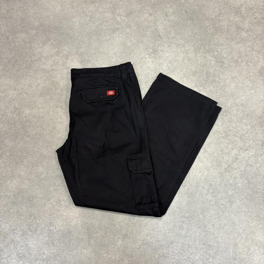 BR1912AAH-U - Vintage retro essential Black Dickies Straight Leg Cargo Trousers pants casual workwear #cargo #utility #workwear #straightleg #dickies