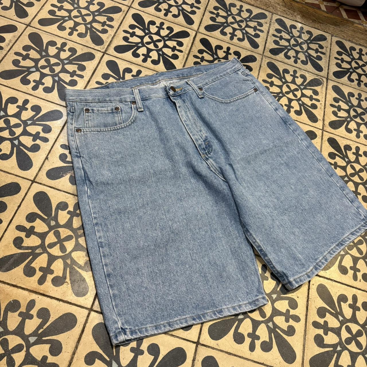 JRT123 - Vintage Retro Essential Wrangler Blue Wash Denim Shorts Jorts with detailed patch Logo carpenter workwear #hiphop #90s #jorts #skater #wrangler