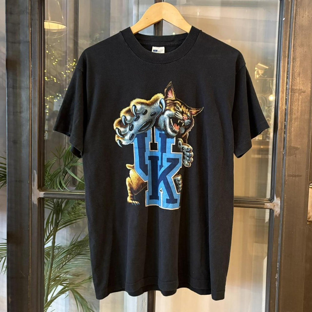 TEE502F - Vintage Retro Essential Black University Kentucly Wild Cats College Sports Graphic Print Single Stitch Top Tee T-shirt #kentucky #graphic #top #wildcats #college